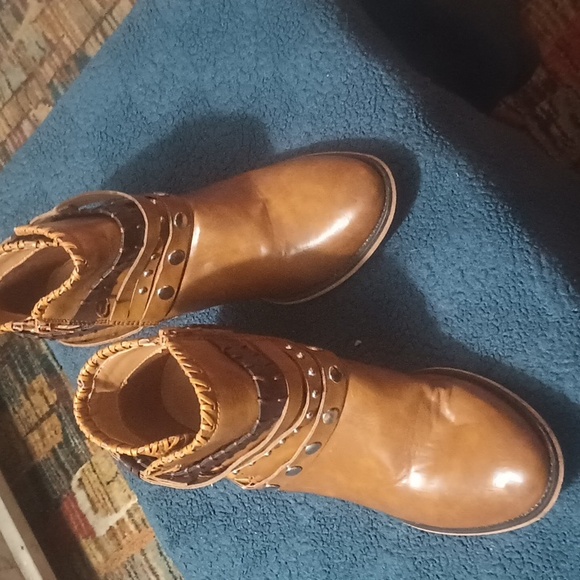 #28. G C boots - Picture 3 of 5